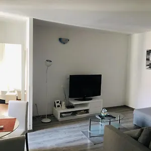 https://west-wall-apartment.splithotels.org