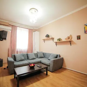 cozy-beautiful-apartment-in-the-center-of-tbilisi.alltbilisihotels.com/
